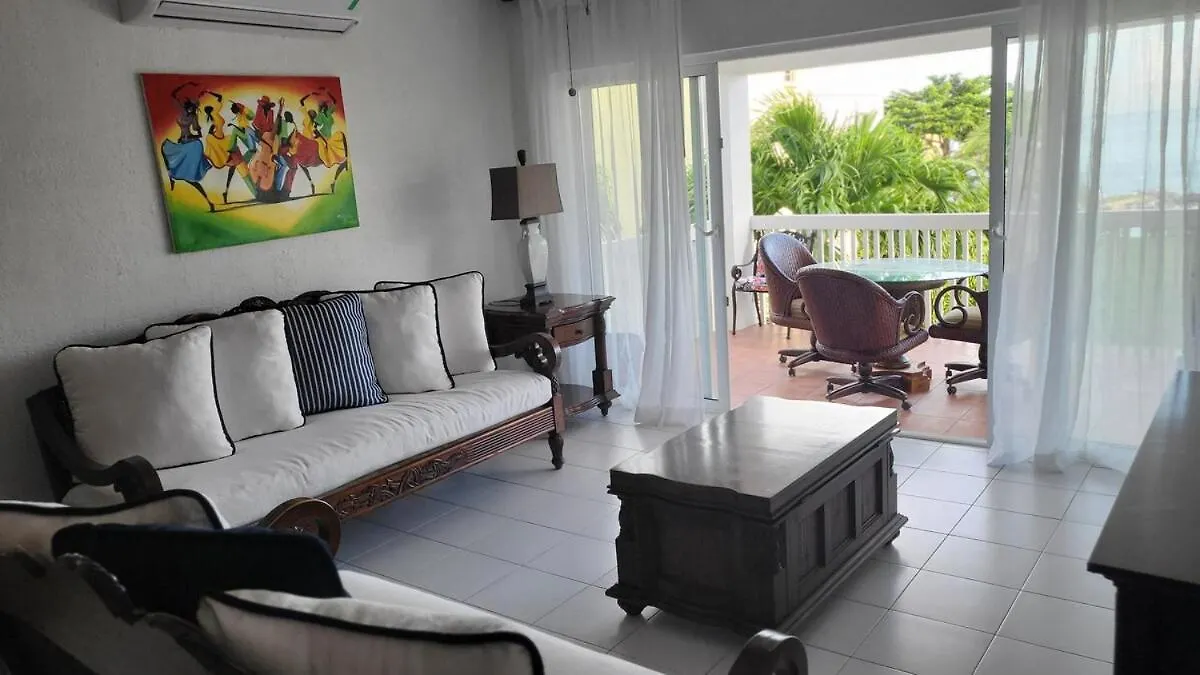 Beachfront 3 Bedroom House Tower Isle 度假居