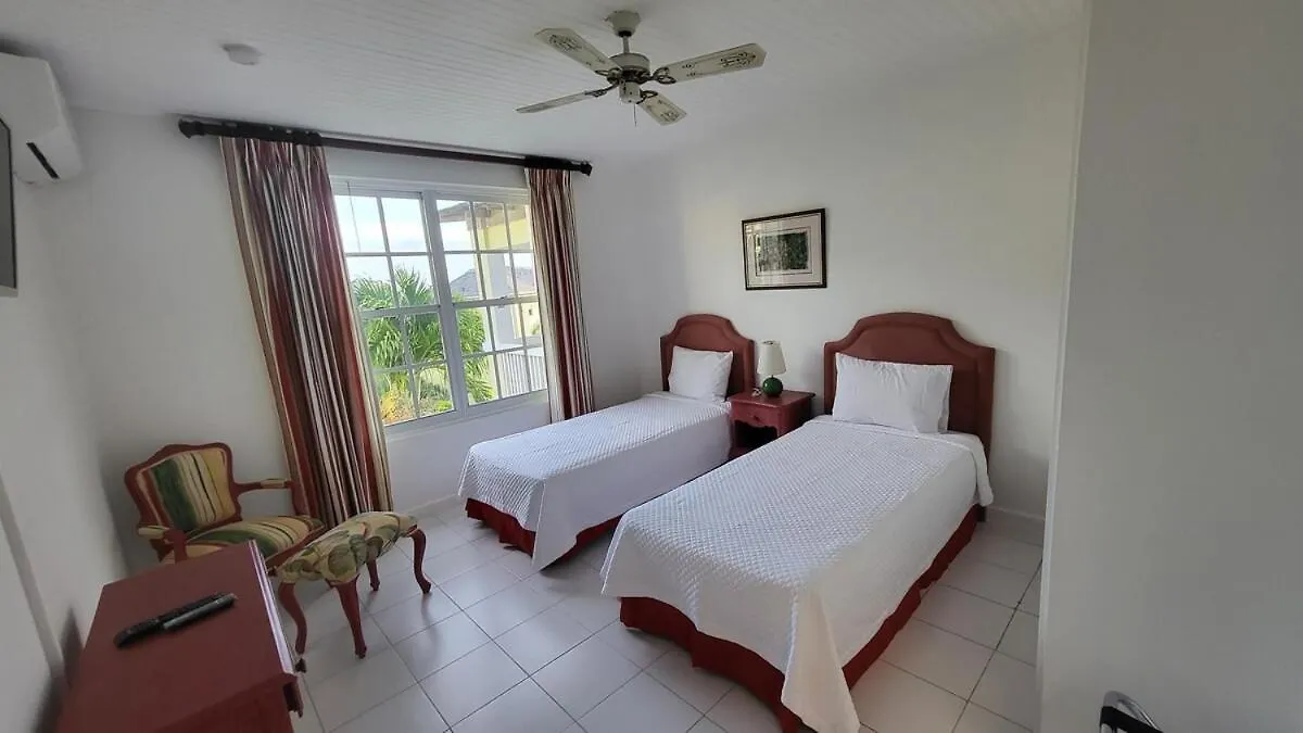 Beachfront 3 Bedroom House Tower Isle