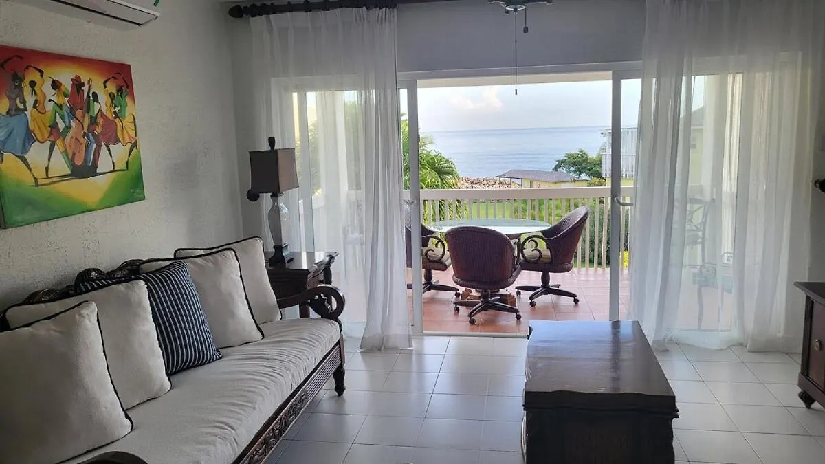Beachfront 3 Bedroom House Tower Isle