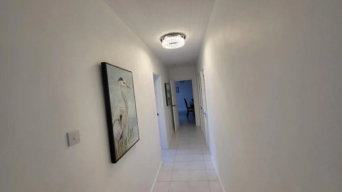 Beachfront 3 bedroom house Tower Isle