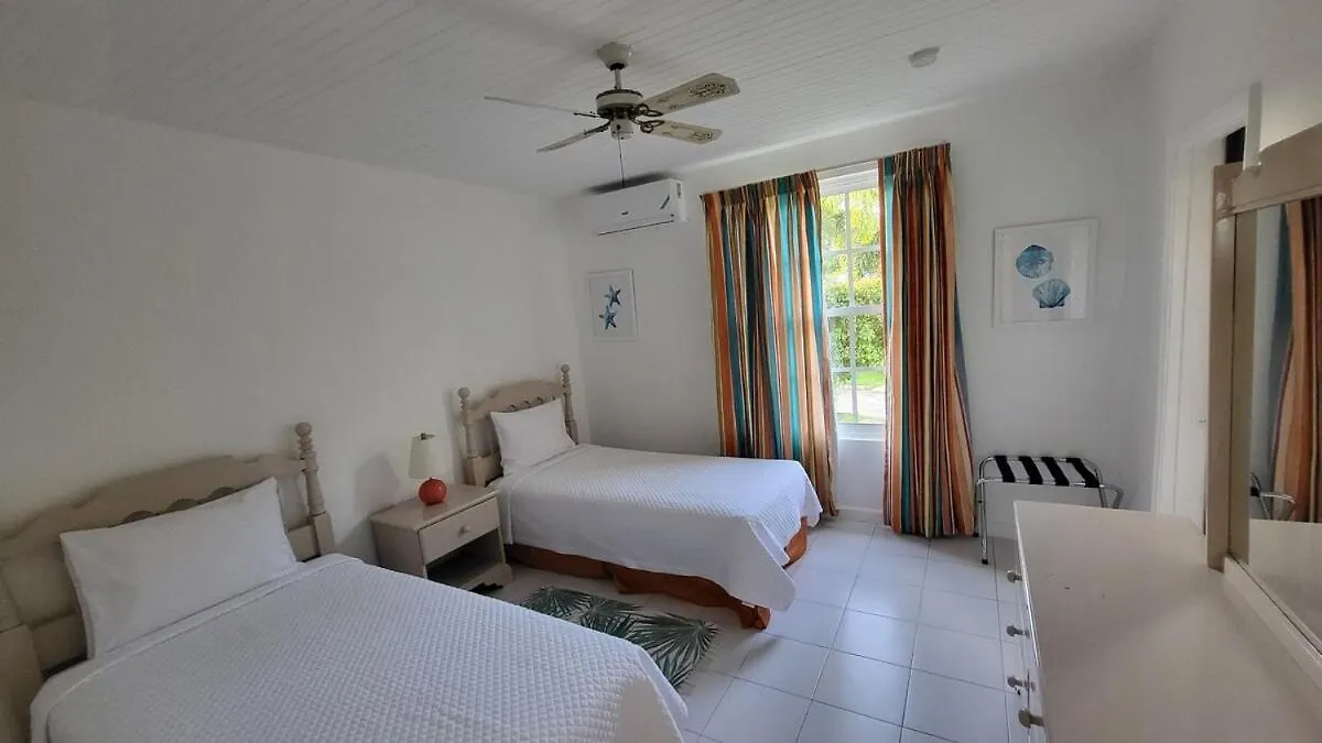 Beachfront 3 bedroom house Tower Isle Holiday home